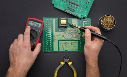 Samodzielny montaż elektroniki – czego potrzebujesz w warsztacie?