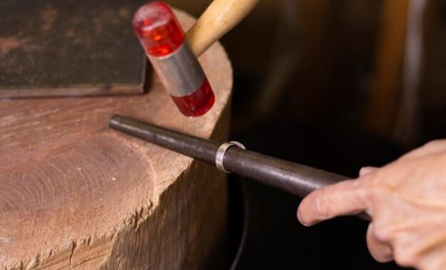 Jak prawidłowo zabezpieczyć powierzchnie drewniane – poradnik, jak to uczynić krok po kroku