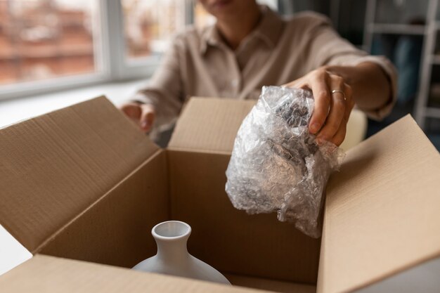 Jak wybrać odpowiednie materiały do pakowania dla Twojego biura?