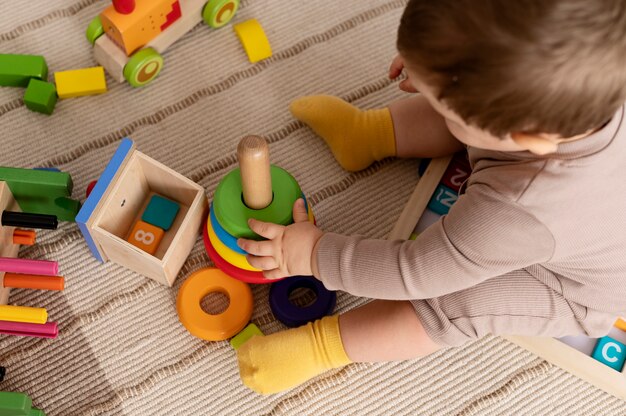 Jak zajęcia montessori wspierają rozwój dziecka w żłobku?